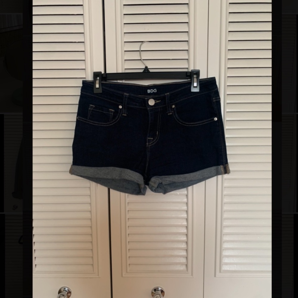 BDG (Uban Outfitters) dark blue mid-rise shortie